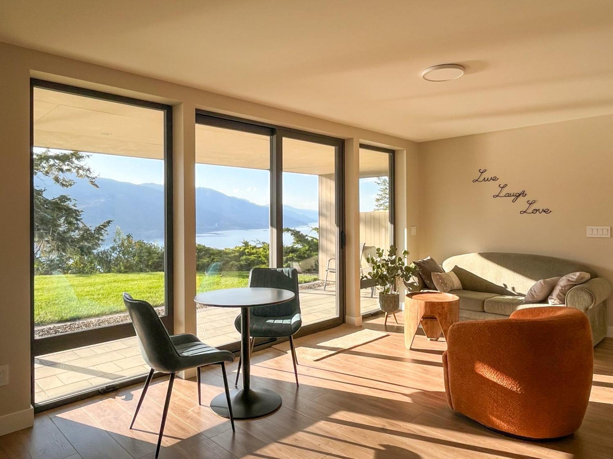 Kelowfornia Lakeview Retreat Kelowna Exterior foto